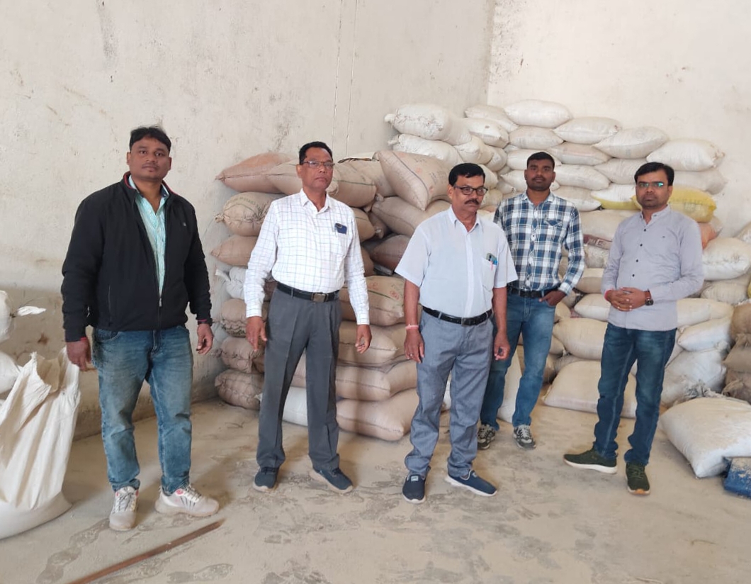 ऋषि ट्रेडर्स से 28 क्विंटल अवैध धान जप्त
