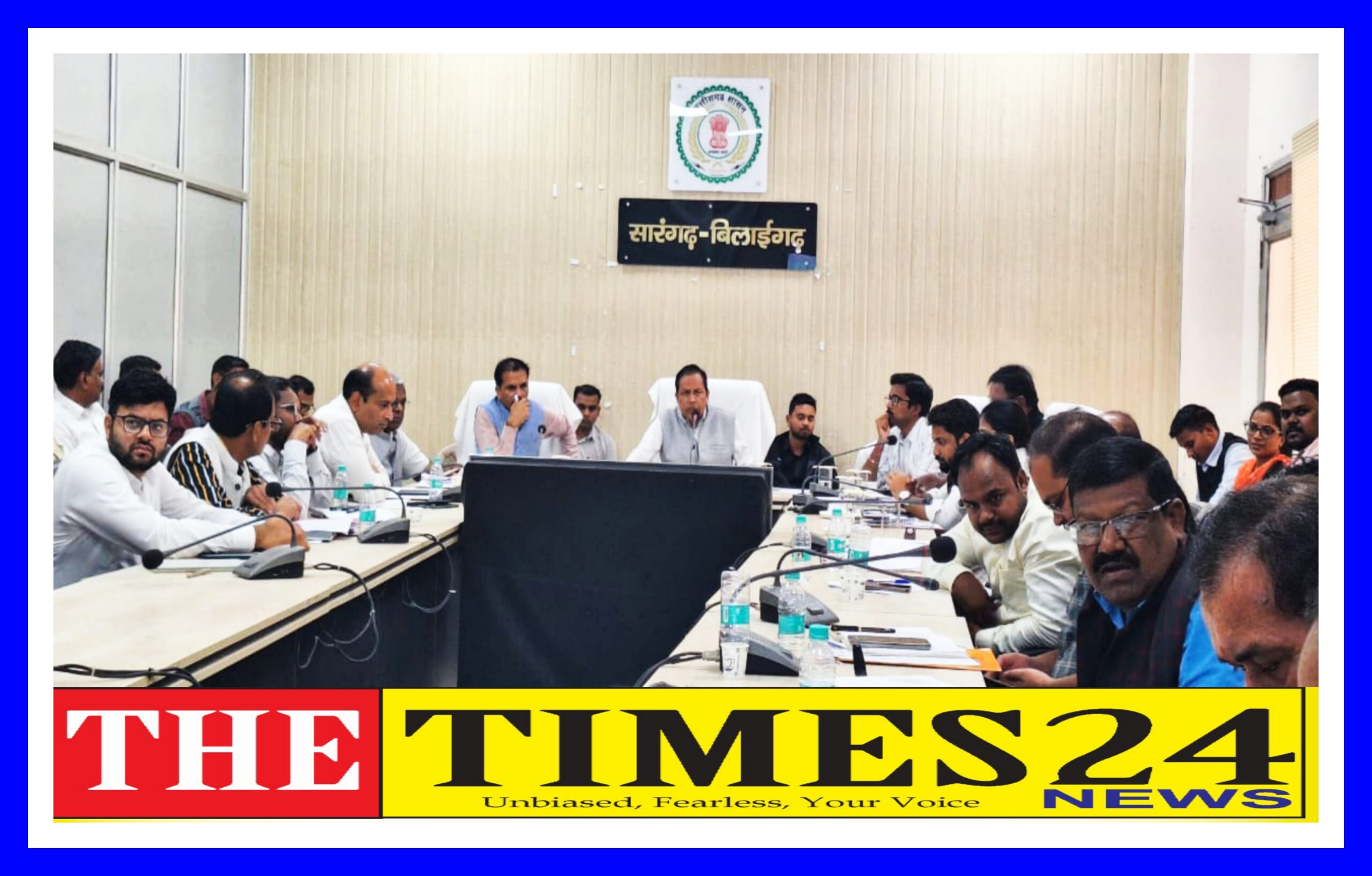 कलेक्टर धर्मेश साहू ने जिले के कार्यों की समीक्षा की
